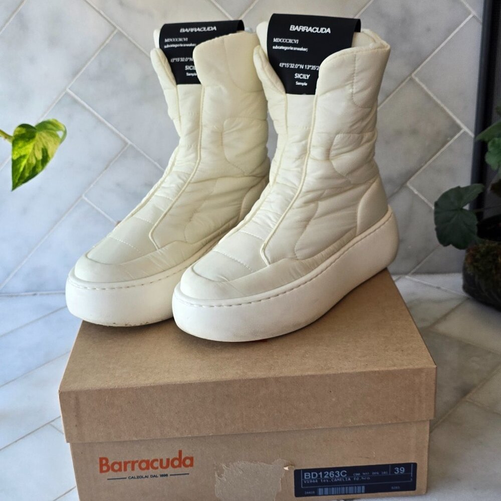 Barracuda ankle boots white